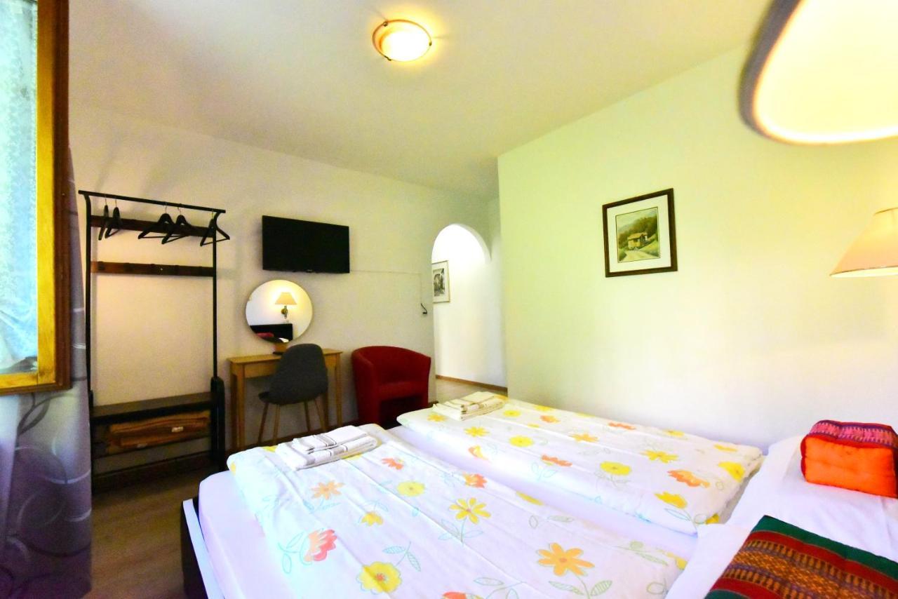Hotel Pensione Serena Purasca Zewnętrze zdjęcie