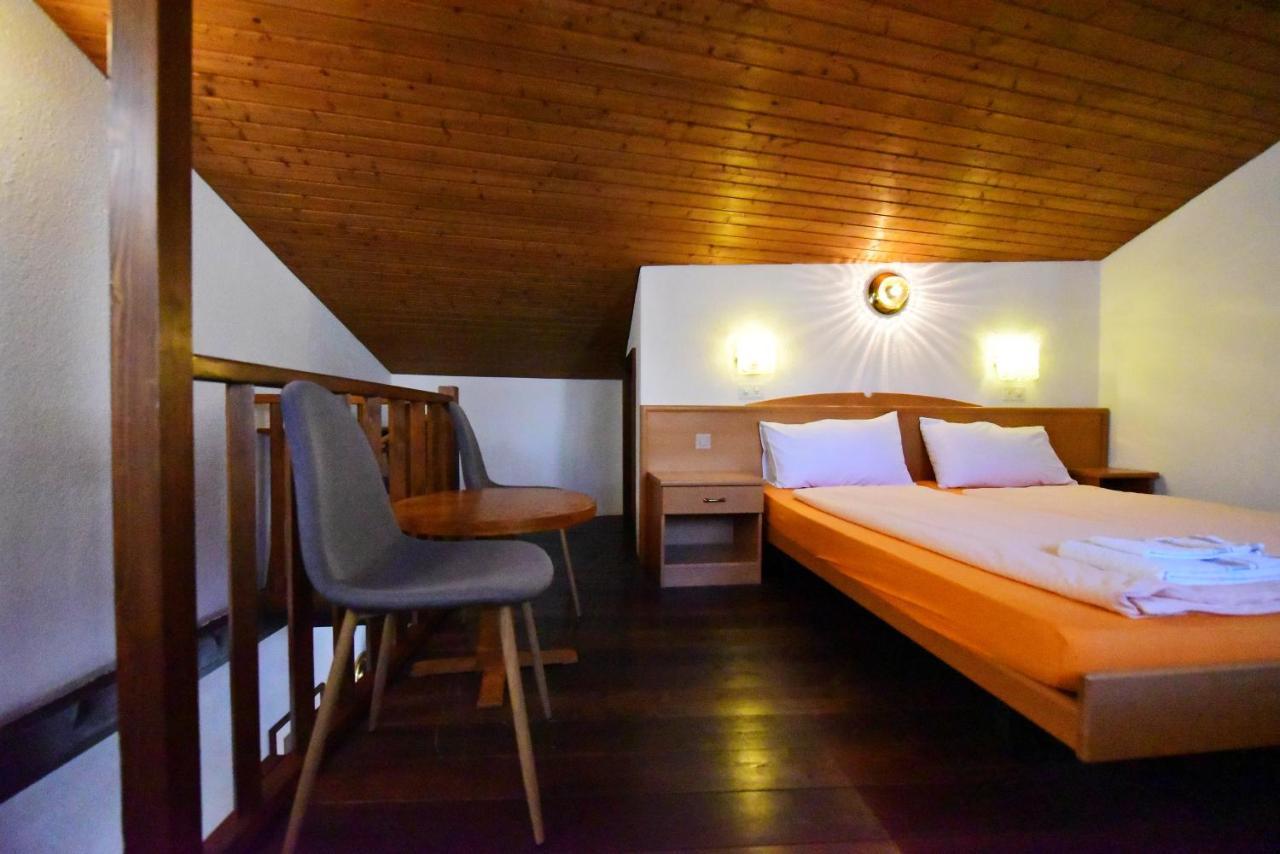 Hotel Pensione Serena Purasca Zewnętrze zdjęcie