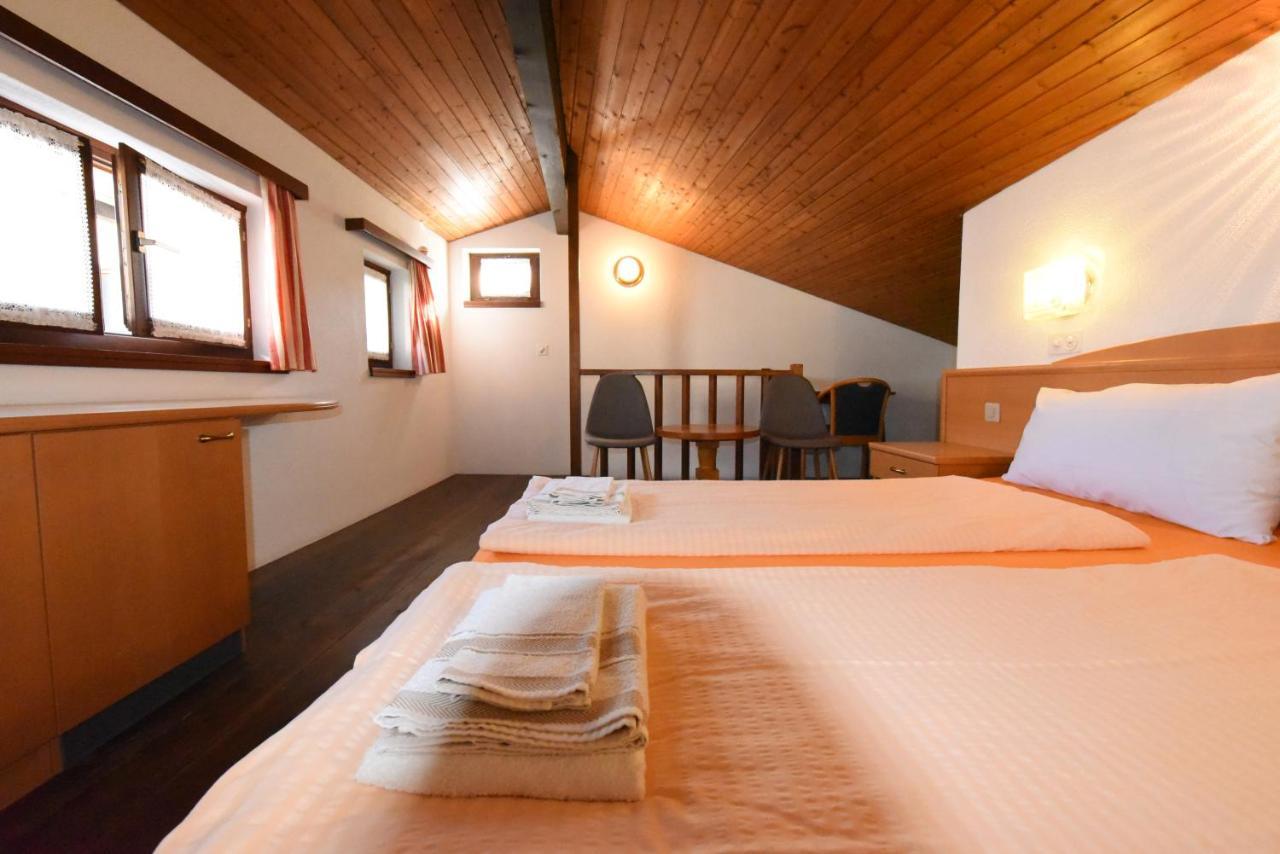 Hotel Pensione Serena Purasca Zewnętrze zdjęcie