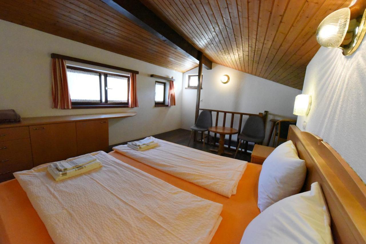Hotel Pensione Serena Purasca Zewnętrze zdjęcie