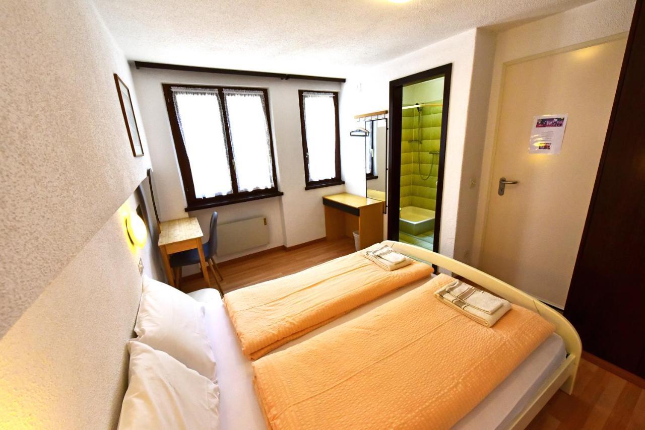 Hotel Pensione Serena Purasca Zewnętrze zdjęcie