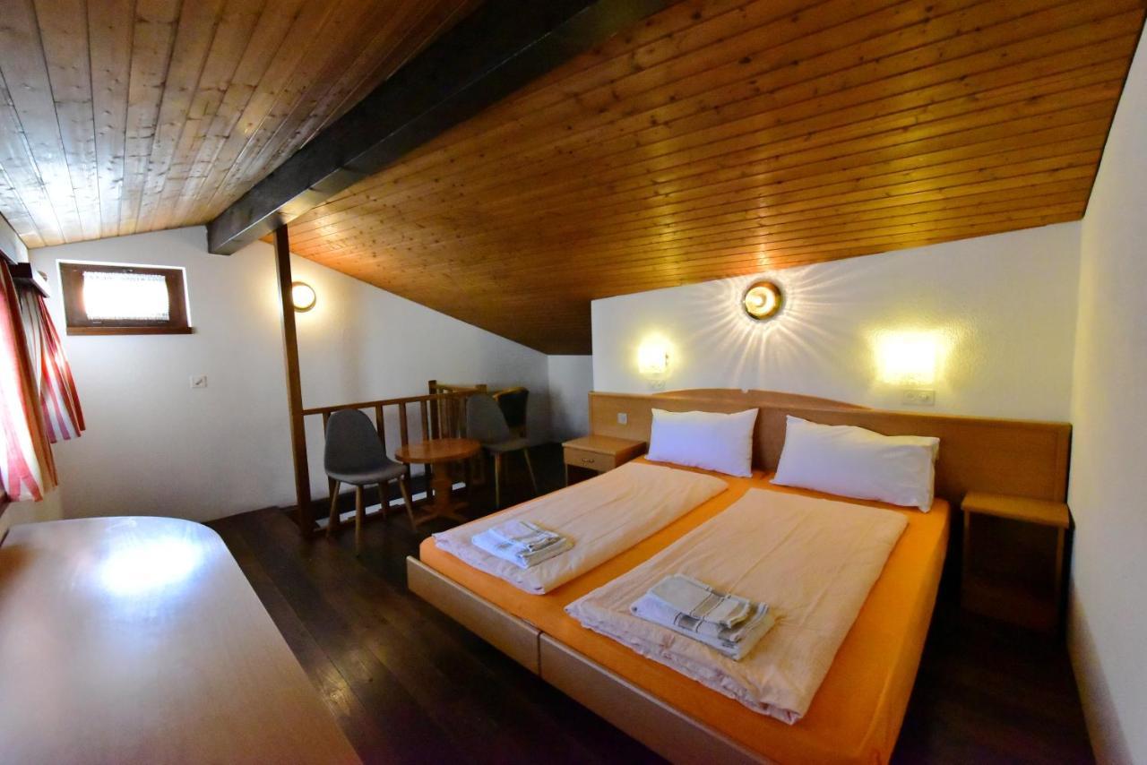 Hotel Pensione Serena Purasca Zewnętrze zdjęcie